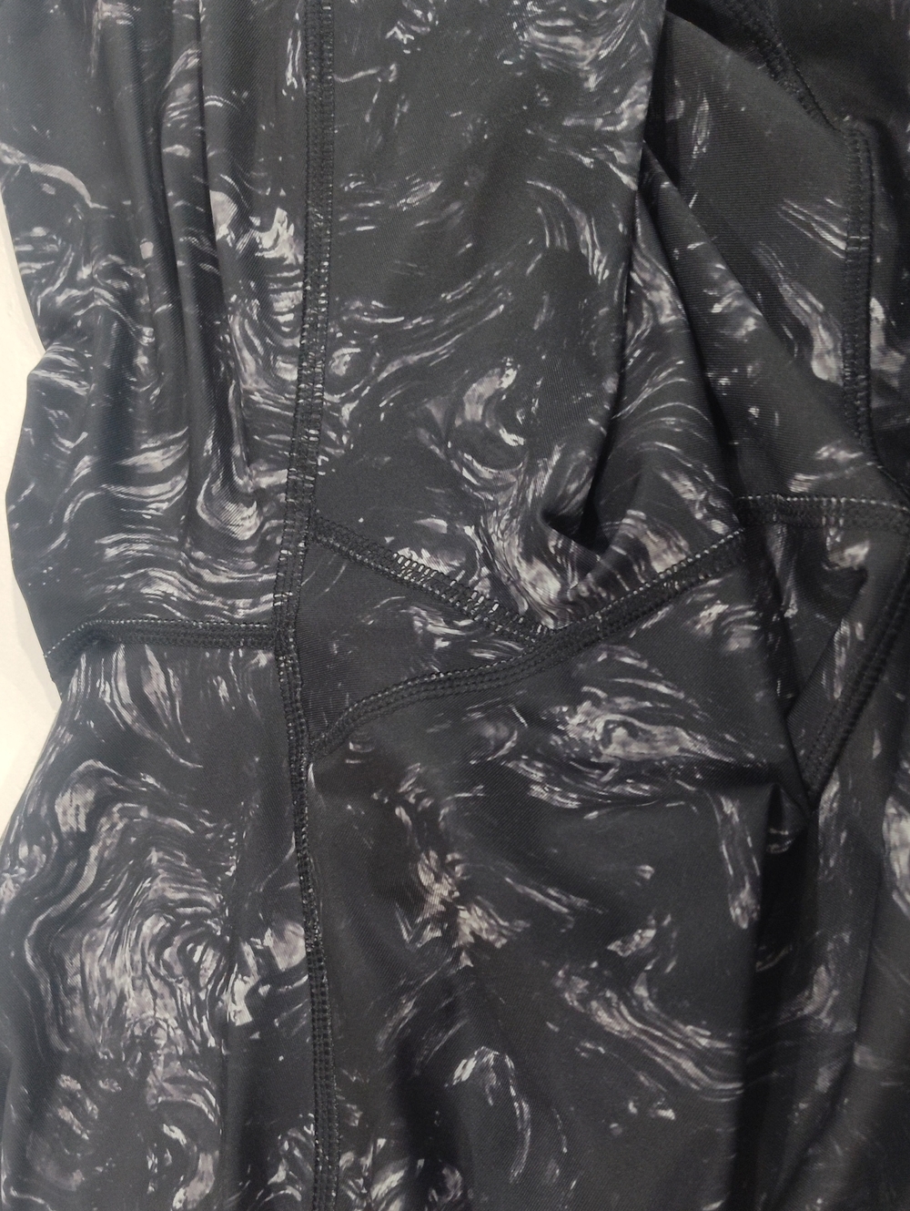 Lululemon Black Marble Swirl Print High-Waist Leggings In Size 10 - Picture 8 of 11